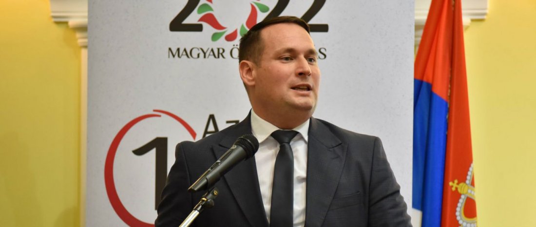 A vasárnap megtartandó magyar nemzeti tanácsi választás kampánycsendje előtti utolsó rendezvényét tartotta meg a Magyar Összefogás Szabadkán, a Magyar Tannyelvű Tanítóképző Kar dísztermében. A lakossági fórum moderátora Góli Csilla volt, a szabadkai Városi Tanács kommunális ügyekkel és fejlesztésekkel megbízott tagja. Mint arra az egybegyűltekhez szólva rámutatott, a magyar nemzeti tanácsi választás kiemelkedően fontos. Három gyermek édesanyjaként tudja, hogy mit jelent az, ha a magyar gyermekek anyanyelvük