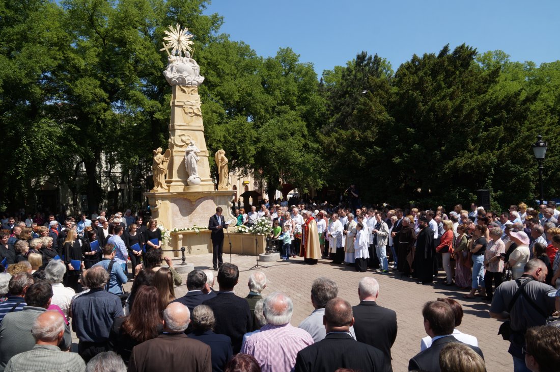 A szabadkai Szentháromság-szobor ismét a főtéren