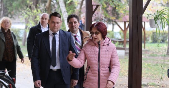 Gunarason járt a Magyar Összefogás listavezetője – Megújult az iskola tornaterme és a helyi közösség épülete