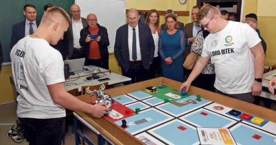 Fiataljaink itthoni továbbtanulása a cél 